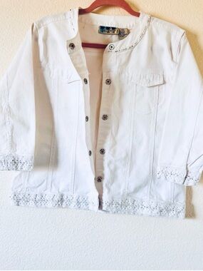 Palm Grove White Button-Up Jacket with Lace Trim